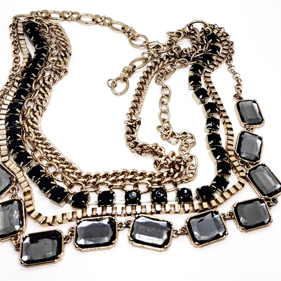 Jewelry - 🔴15/$25.HOST PICK ❤️💃💃 5-layer Fashion Necklace